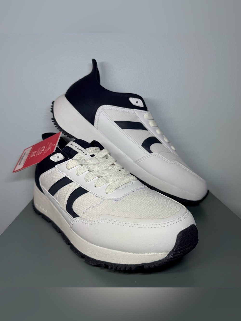 Redvanly Challenger Sneakers NWOB